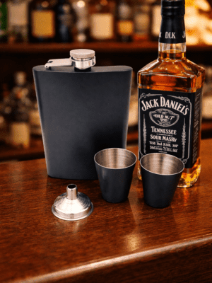 Laser Engraving : 8oz Matte Black Hip Flask Set (with option for us to engrave)