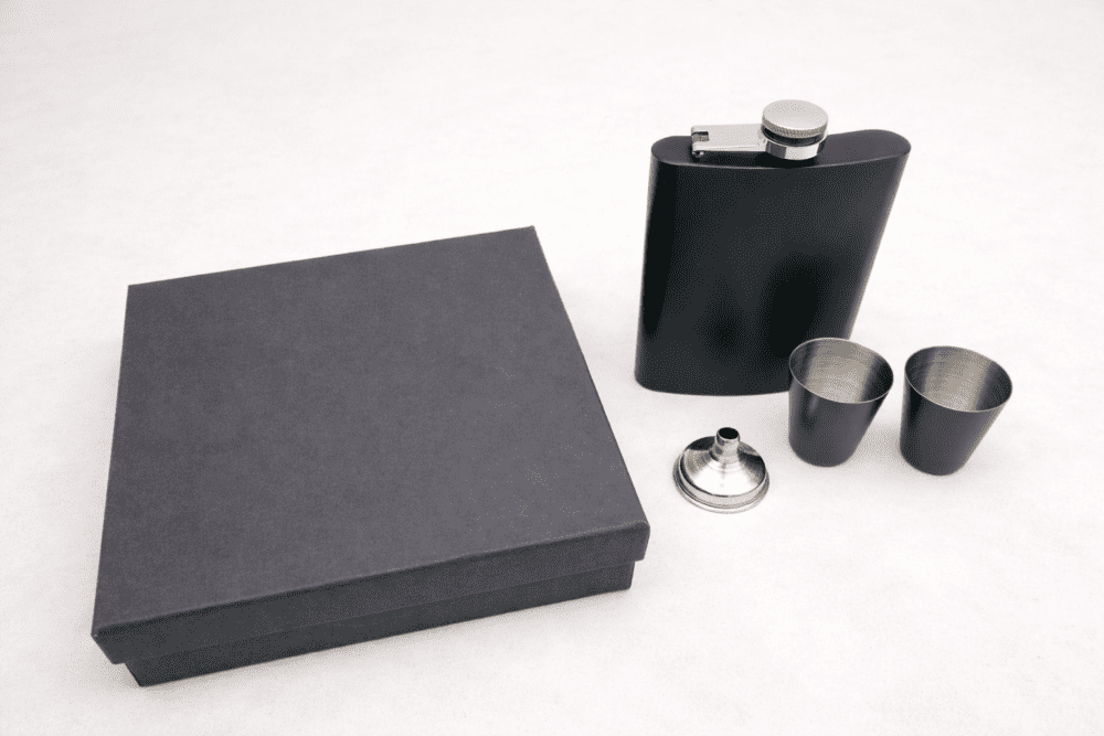 Laser Engraving : 8oz Matte Black Hip Flask Set (with option for us to engrave)
