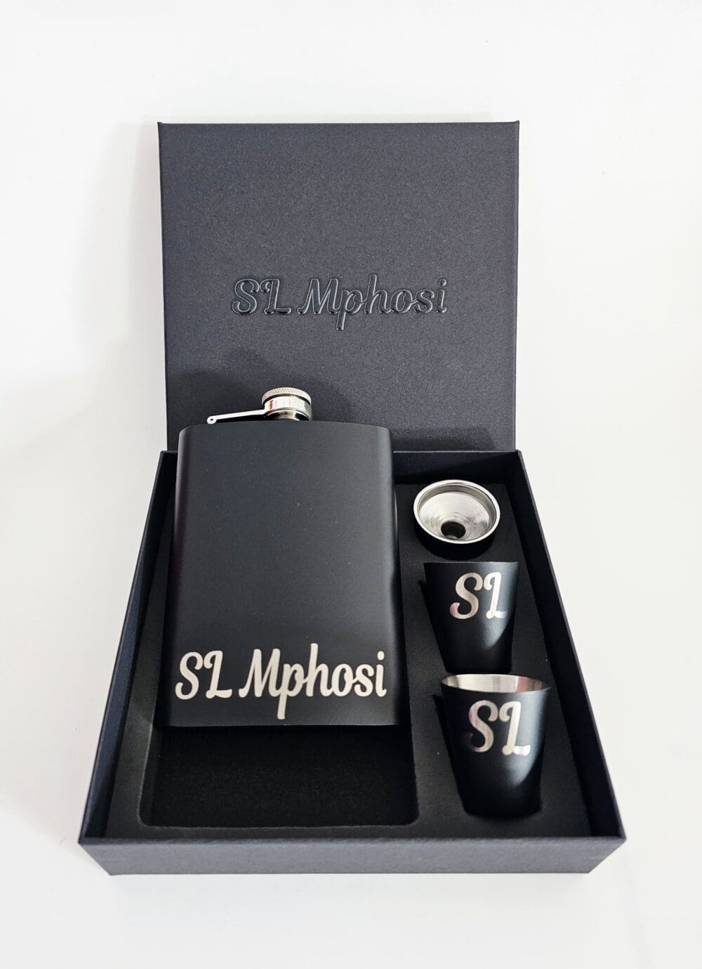 Laser Engraving : 8oz Matte Black Hip Flask Set (with option for us to engrave)