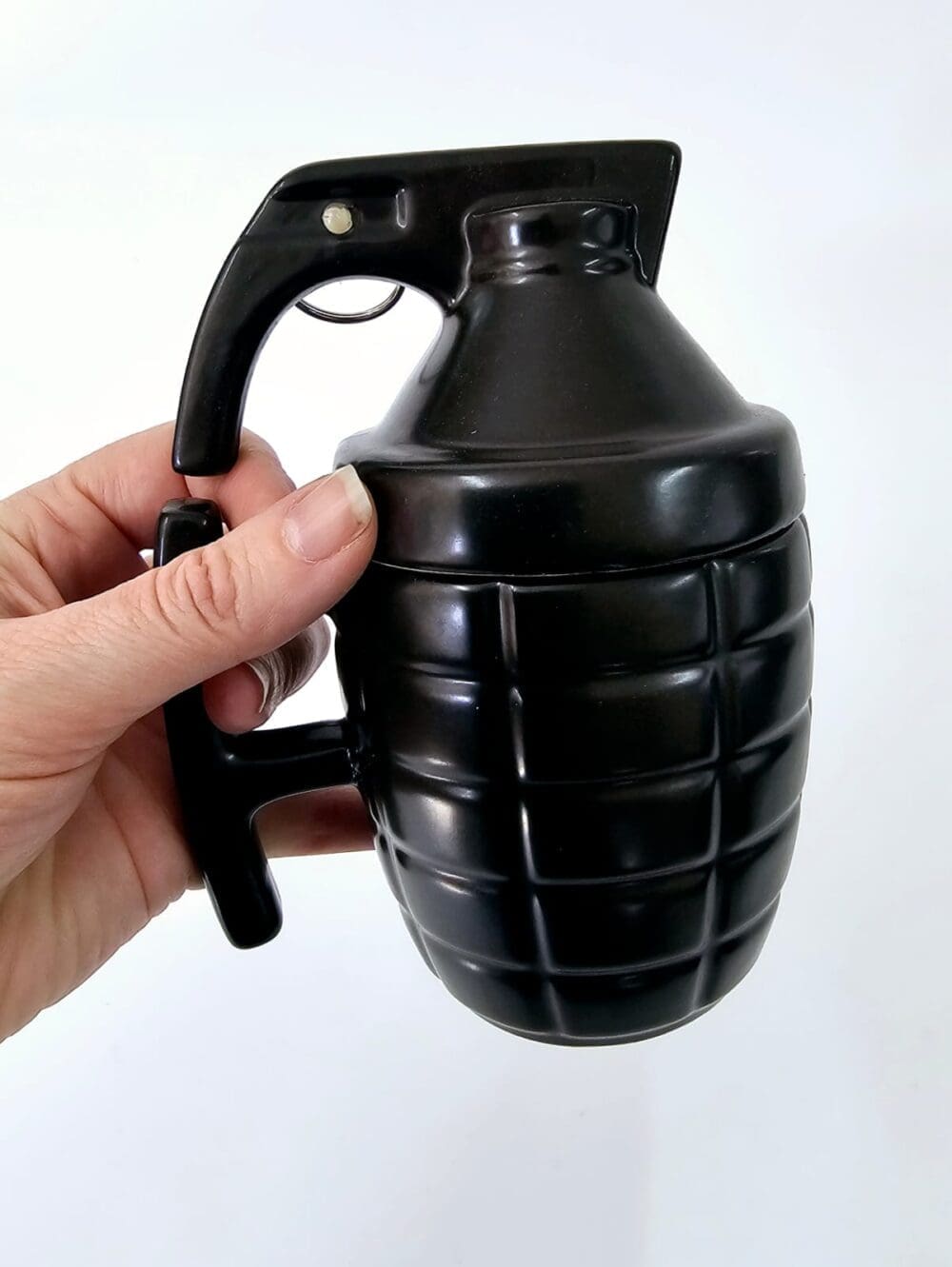 Limited Edition :  Novelty 12oz Black Ceramic Grenade Mugs With Lid