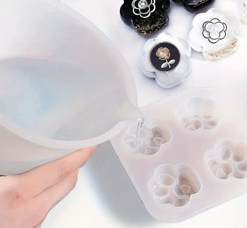 Arts & Crafts : Silicone Mixing Jug (600ml & 1000ml)